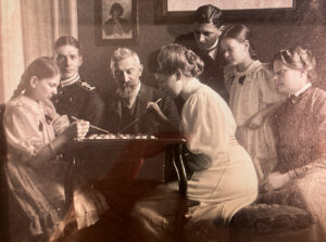 16 WW mit Familie 1917.jpeg